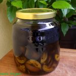 Tárkonyos gyümölcsmártás zabkorpás morzsával