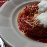 Zöldborsós fokhagymakrémleves kecskesajttal