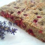 Alma, sárgabarack, kelkáposzta egy tál kuszkuszban