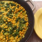 Epres, áfonyás, cseresznyés gyümölcsmártás kesumorzsával