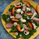 Gyümölcsleves feketeribizlivel, meggyel, barackkal